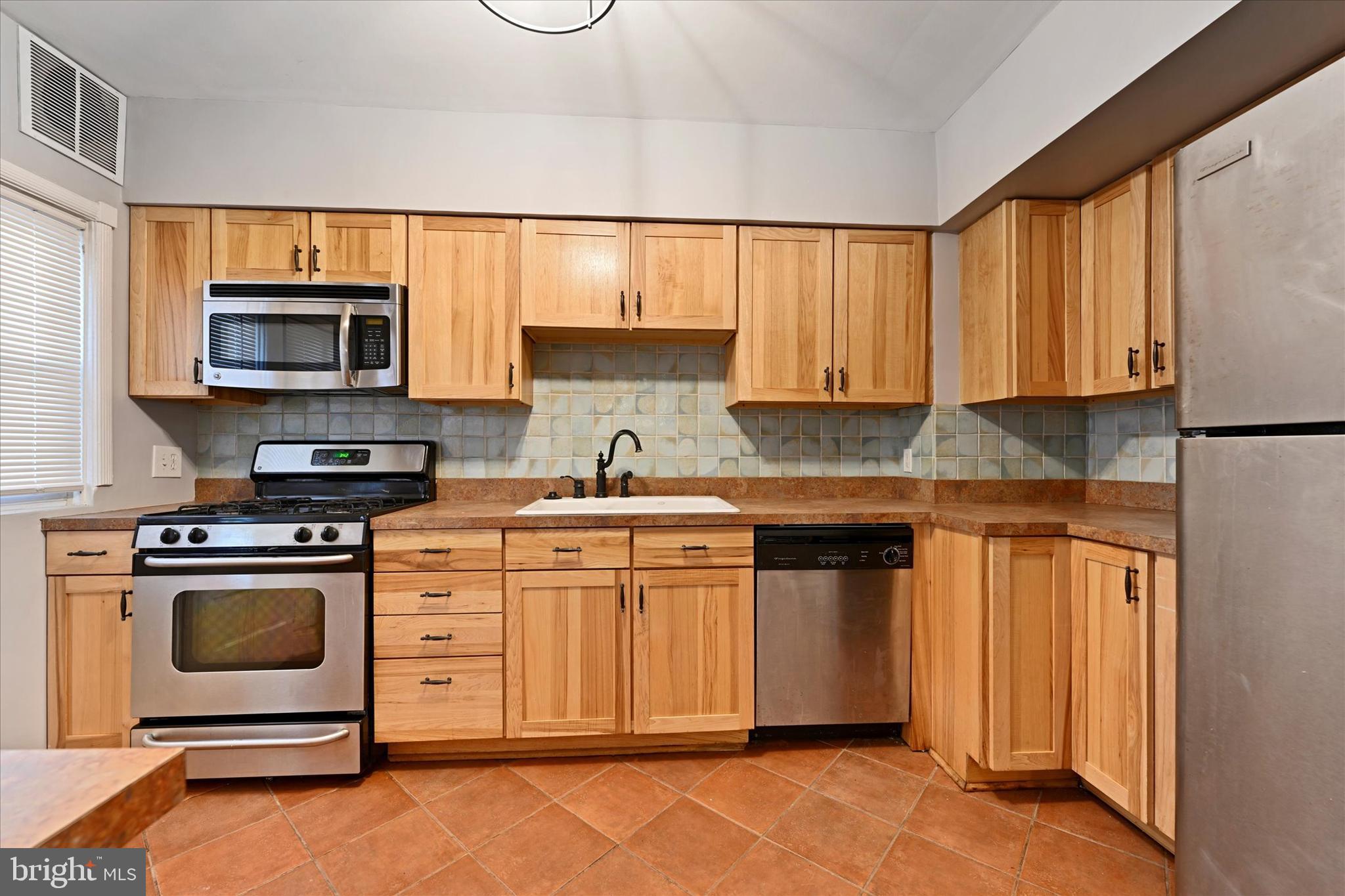 324 Westowne Road Baltimore, MD 21229 - Photo 7 of 18 Gallery Image 7