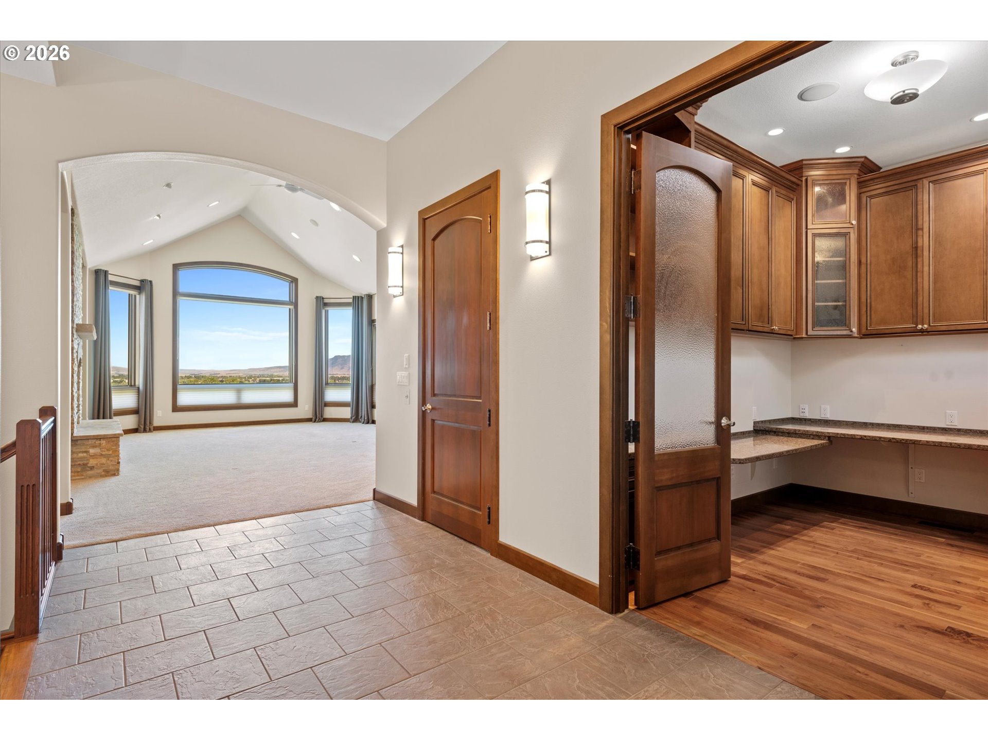 121 Ridge Drive La Grande, OR 97850 - Photo 11 of 43 a view interior of the house and window