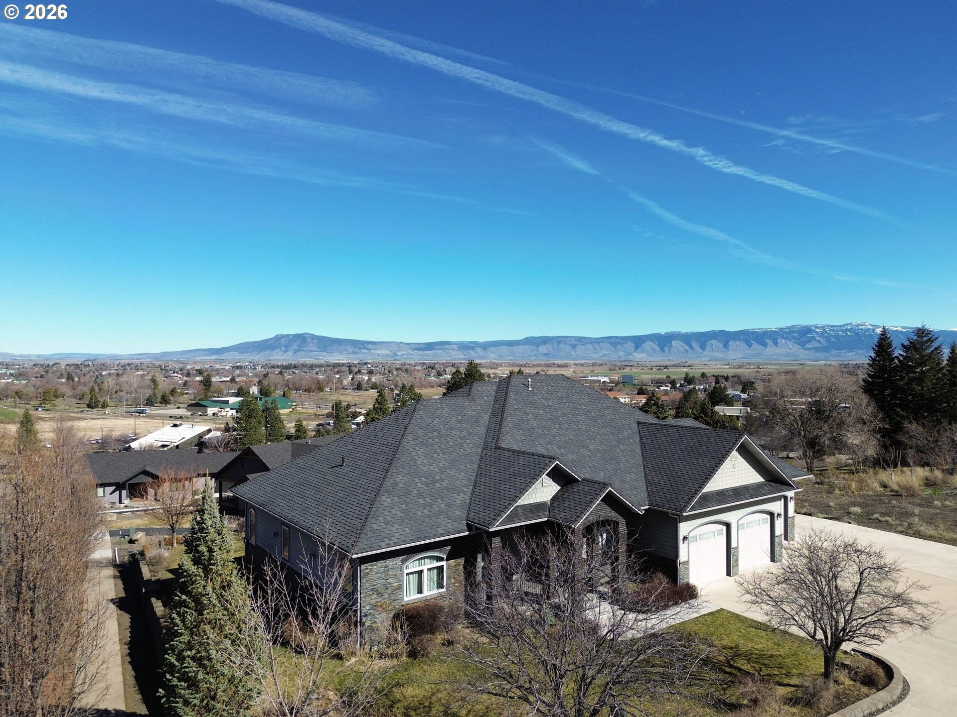 121 Ridge Drive La Grande, OR 97850 - Photo 2 of 43 an aerial view of a house