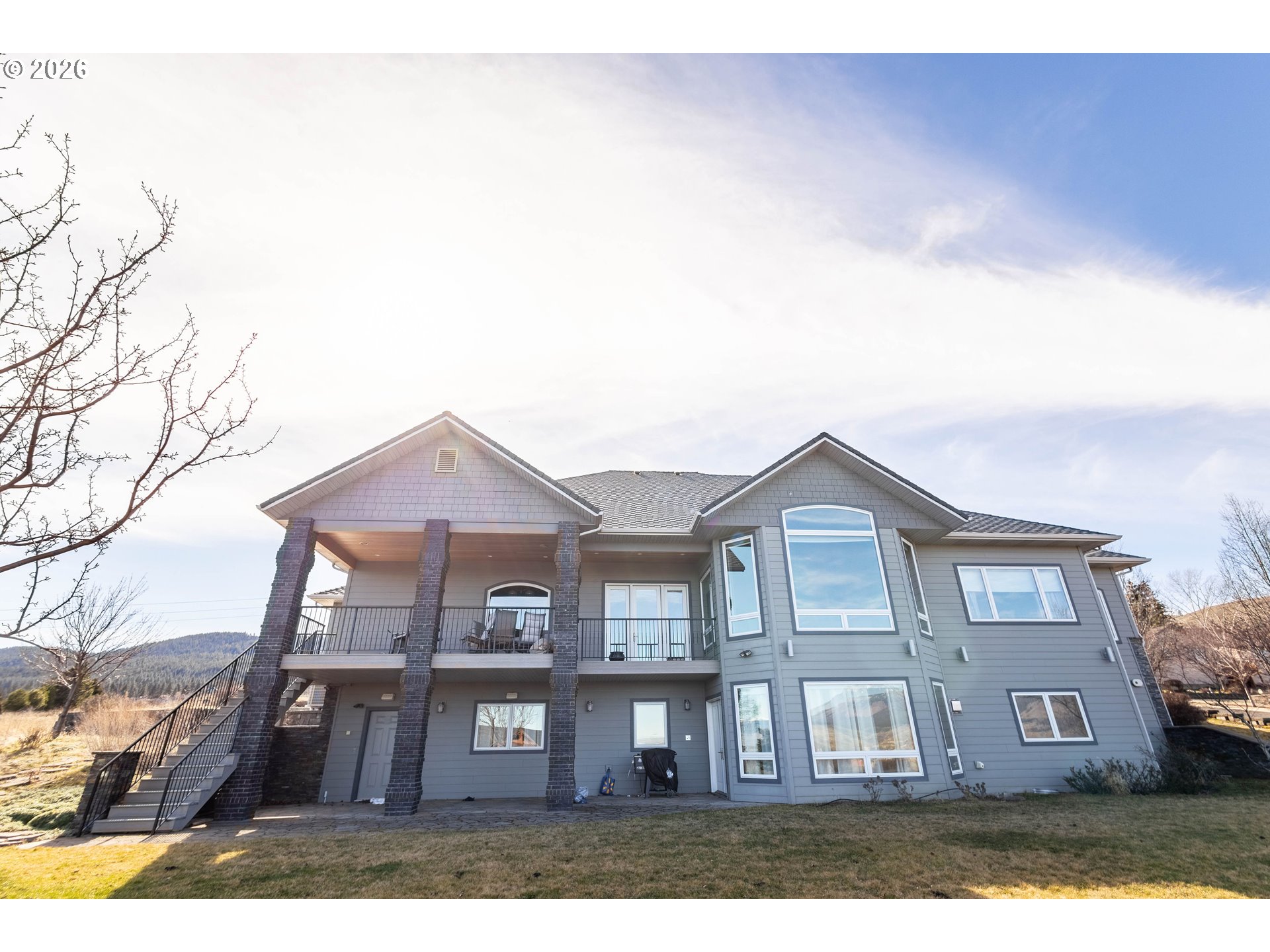 121 Ridge Drive La Grande, OR 97850 - Photo 42 of 43 a front view of residential houses