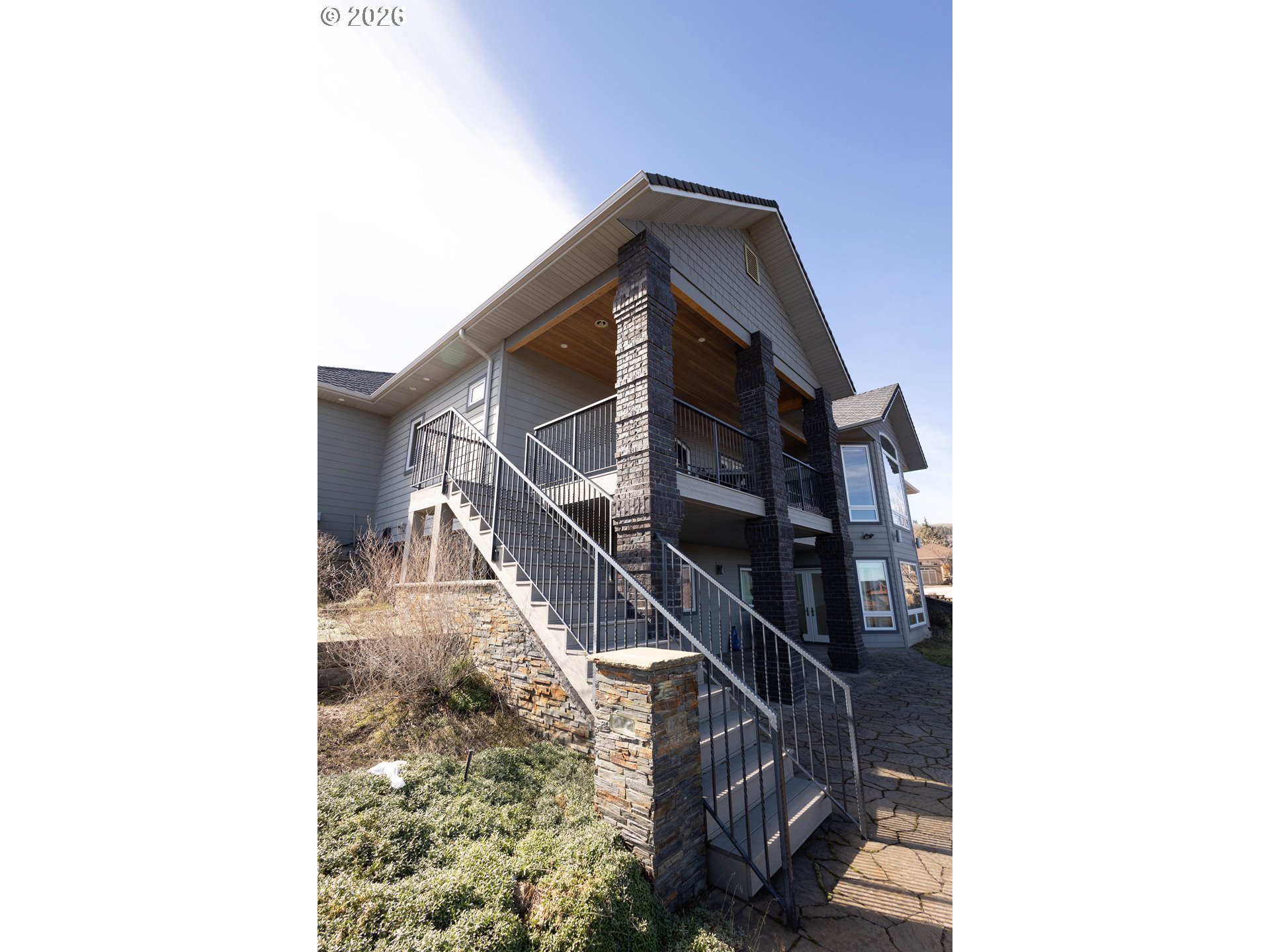 121 Ridge Drive La Grande, OR 97850 - Photo 7 of 43 a view of entryway