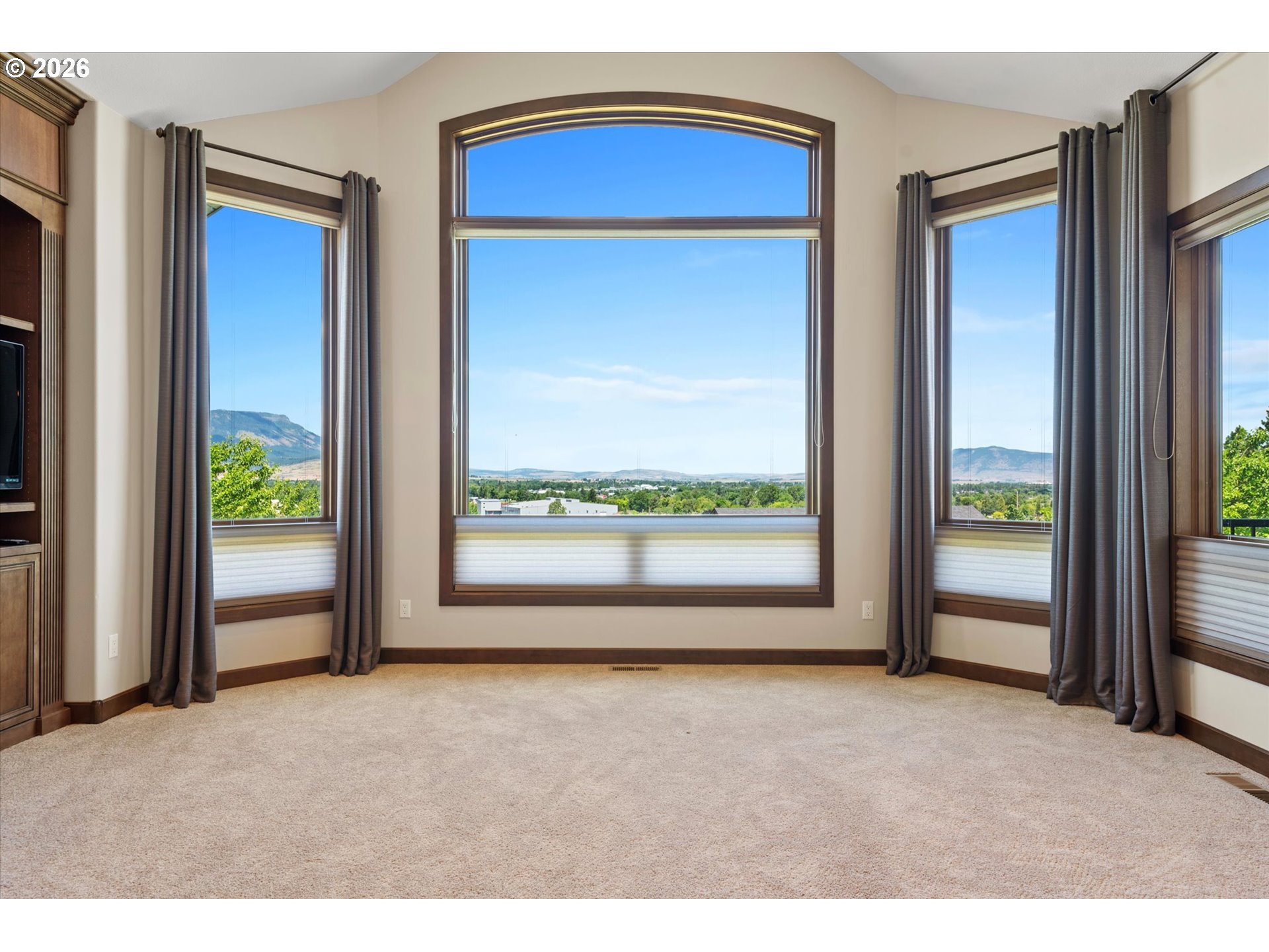 121 Ridge Drive La Grande, OR 97850 - Photo 10 of 43 a view of an empty room with a window