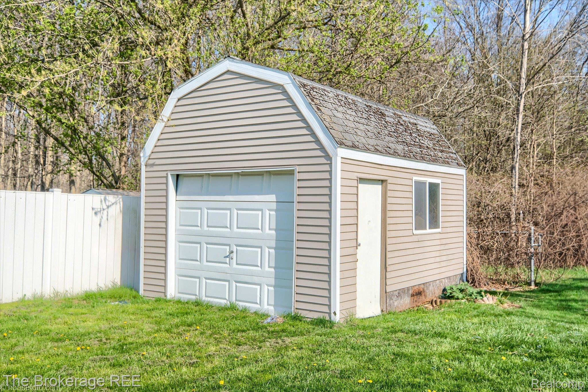 5477 Hopkins Road Flint, MI 48506 - Photo 26 of 27 View of detached garage