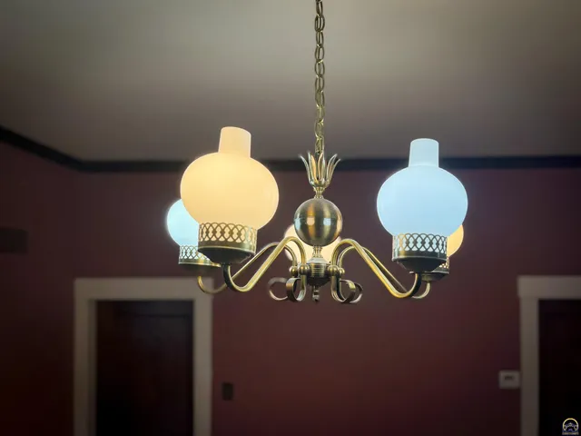 $212,000 | 1427 Southwest Jewell Avenue, Topeka, KS 66604