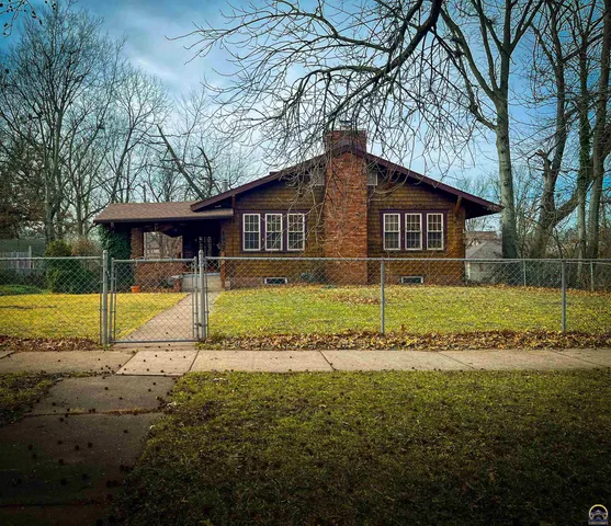 $212,000 | 1427 Southwest Jewell Avenue, Topeka, KS 66604