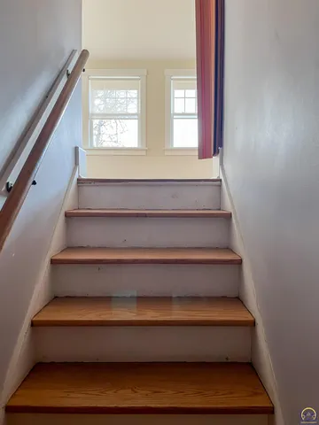 $212,000 | 1427 Southwest Jewell Avenue, Topeka, KS 66604