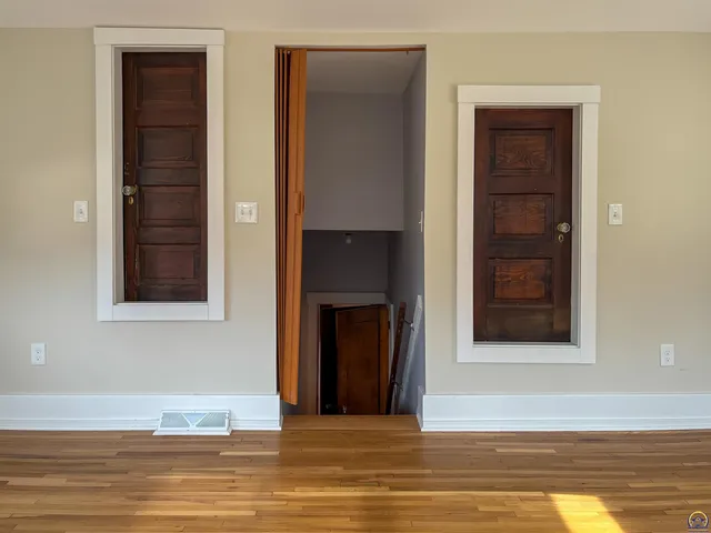 $212,000 | 1427 Southwest Jewell Avenue, Topeka, KS 66604