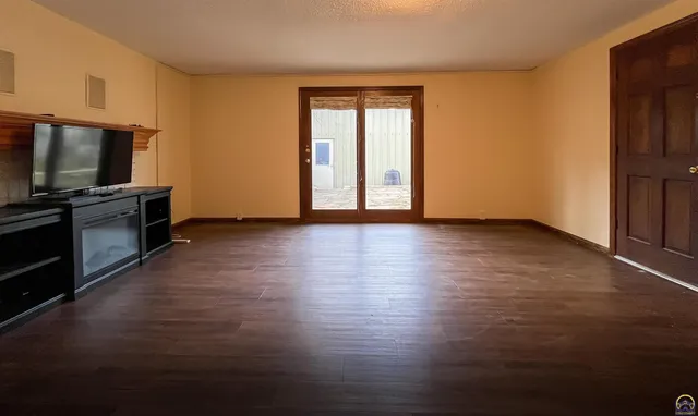 $212,000 | 1427 Southwest Jewell Avenue, Topeka, KS 66604