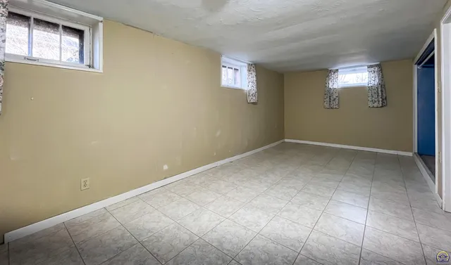 $212,000 | 1427 Southwest Jewell Avenue, Topeka, KS 66604