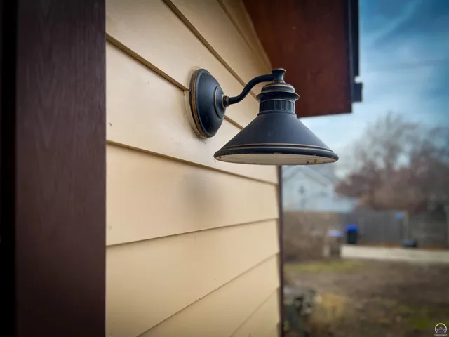 $212,000 | 1427 Southwest Jewell Avenue, Topeka, KS 66604