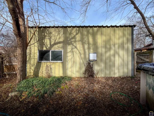 $212,000 | 1427 Southwest Jewell Avenue, Topeka, KS 66604