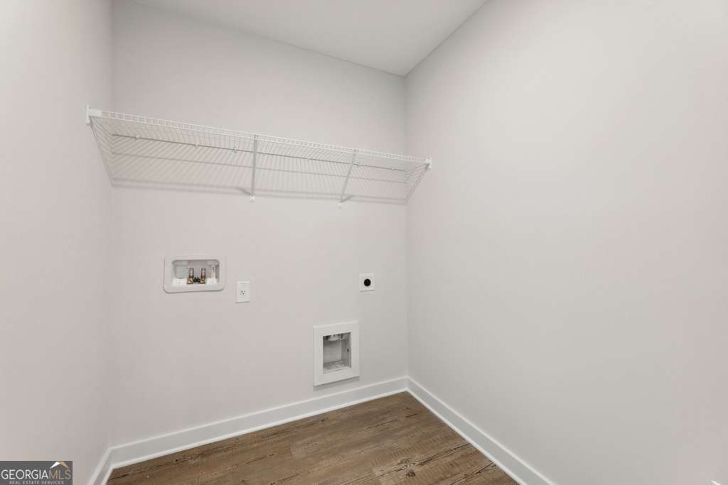 5420 Aurora Trail Flowery Branch, GA 30542 - Photo 20 of 38 a view of a room with closet