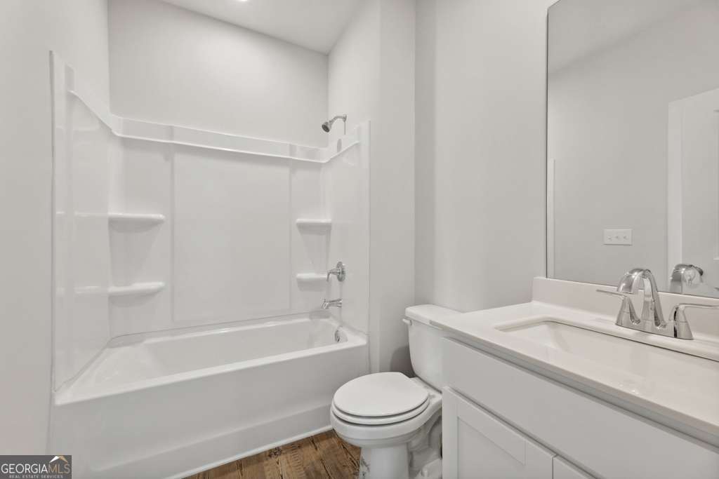 5420 Aurora Trail Flowery Branch, GA 30542 - Photo 7 of 38 a bathroom with a sink toilet and a bathtub