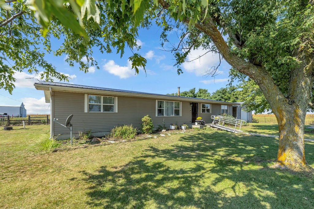 2437 North 1700 East Road Findlay, IL 62534 - Photo 2 of 32