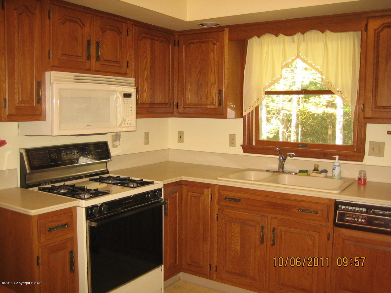 183 Koerners Road Cresco, PA 18326 - Photo 7 of 28 a kitchen with granite countertop a stove a sink and a microwave