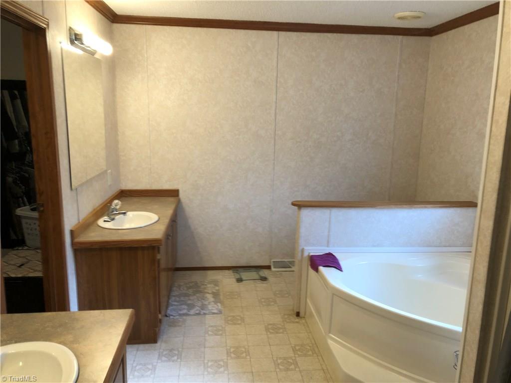 293 Houston Road Mocksville, NC 27028 - Photo 10 of 24 Gallery Image 10