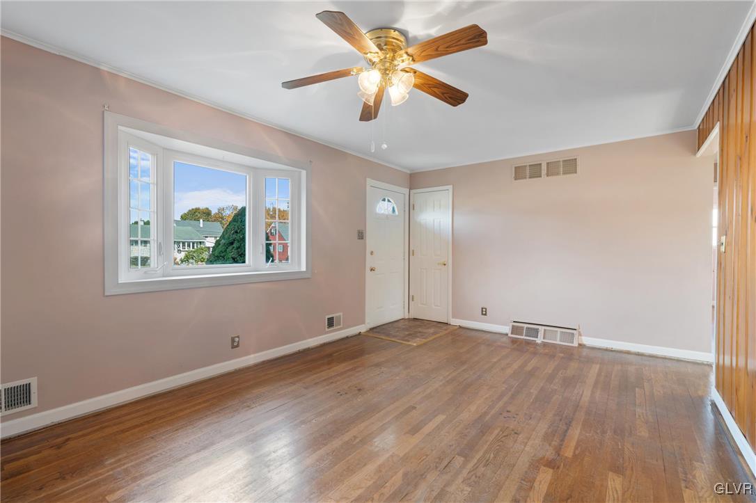 2121 Aster Road Bethlehem, PA 18018 - Photo 14 of 51 Living Room