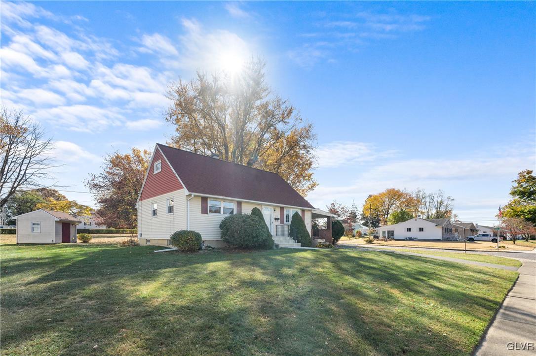 2121 Aster Road Bethlehem, PA 18018 - Photo 3 of 51 Gallery Image 3