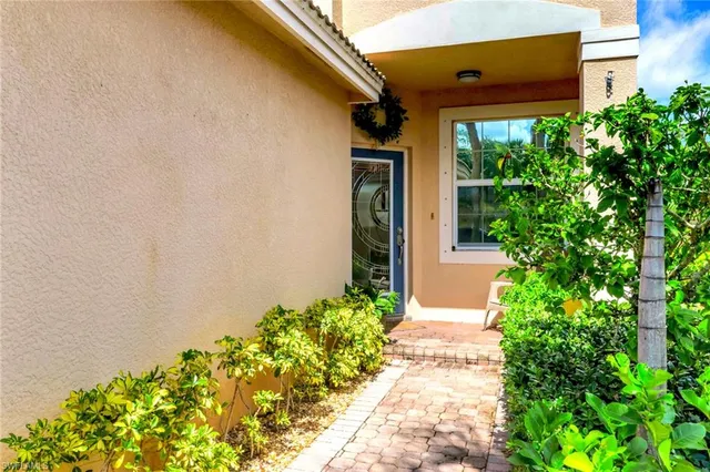 a view of a pathway with a yard