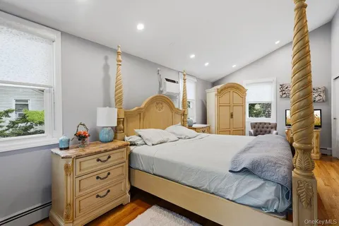 $1,300,000 | 149 Princeton Street, Roslyn Heights, NY 11577