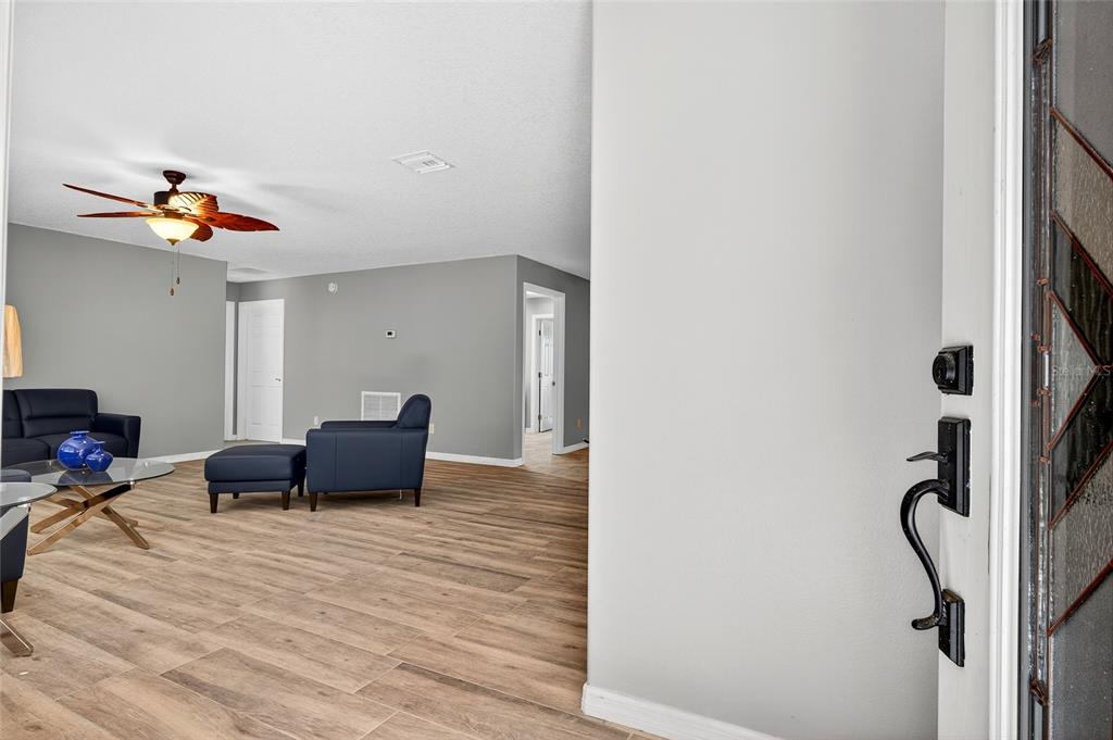 201 West Street Interlachen, FL 32148 - Photo 5 of 43 a living room with furniture