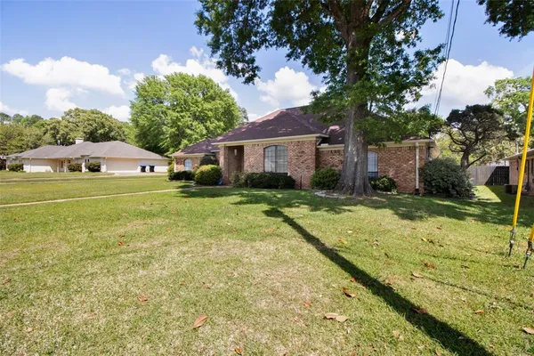 $415,000 | 902 Kingsbury Court, Longview, TX 75604