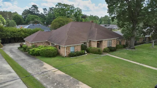 $415,000 | 902 Kingsbury Court, Longview, TX 75604
