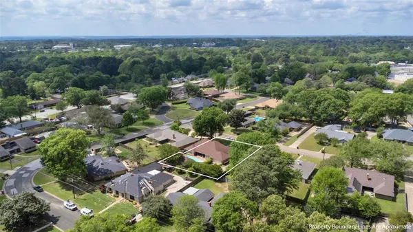 $415,000 | 902 Kingsbury Court, Longview, TX 75604