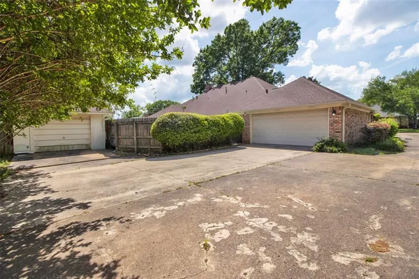 $415,000 | 902 Kingsbury Court, Longview, TX 75604