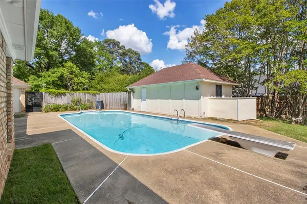 $415,000 | 902 Kingsbury Court, Longview, TX 75604