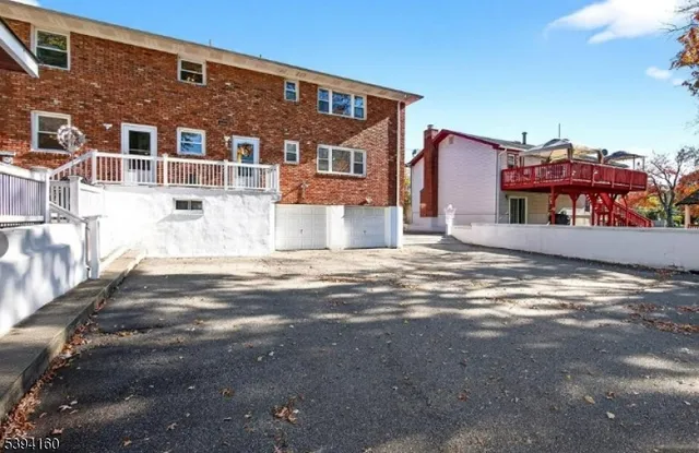 $2,950 | 61 Star Lake Road, Unit 2, Bloomingdale, NJ 07403