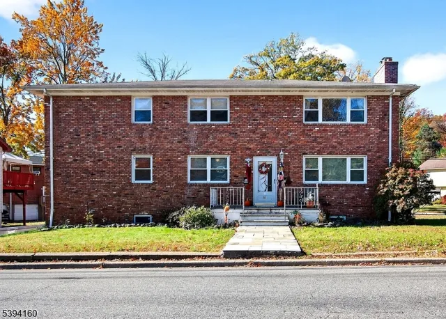 $2,950 | 61 Star Lake Road, Unit 2, Bloomingdale, NJ 07403