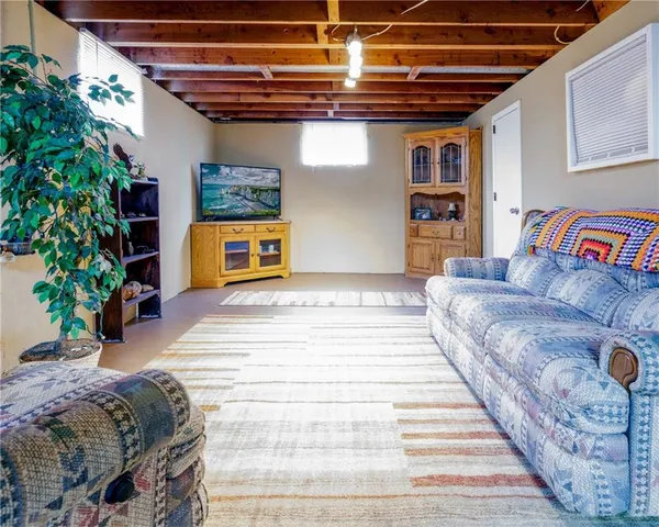 $225,000 | 3232 South Queen Ridge Way, Independence, MO 64055