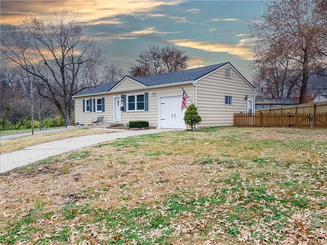 $225,000 | 3232 South Queen Ridge Way, Independence, MO 64055