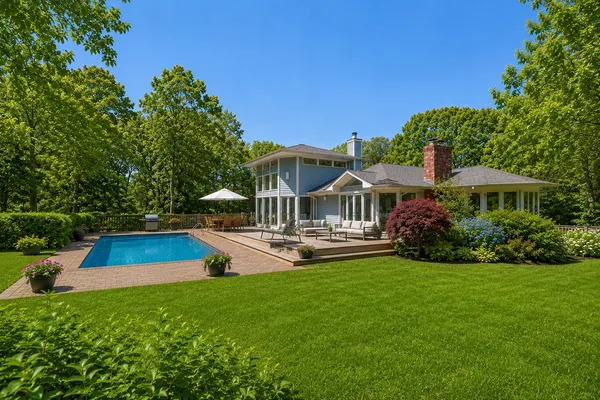 $4,450,000 | 9 Bailow Lane, East Hampton, NY 11937