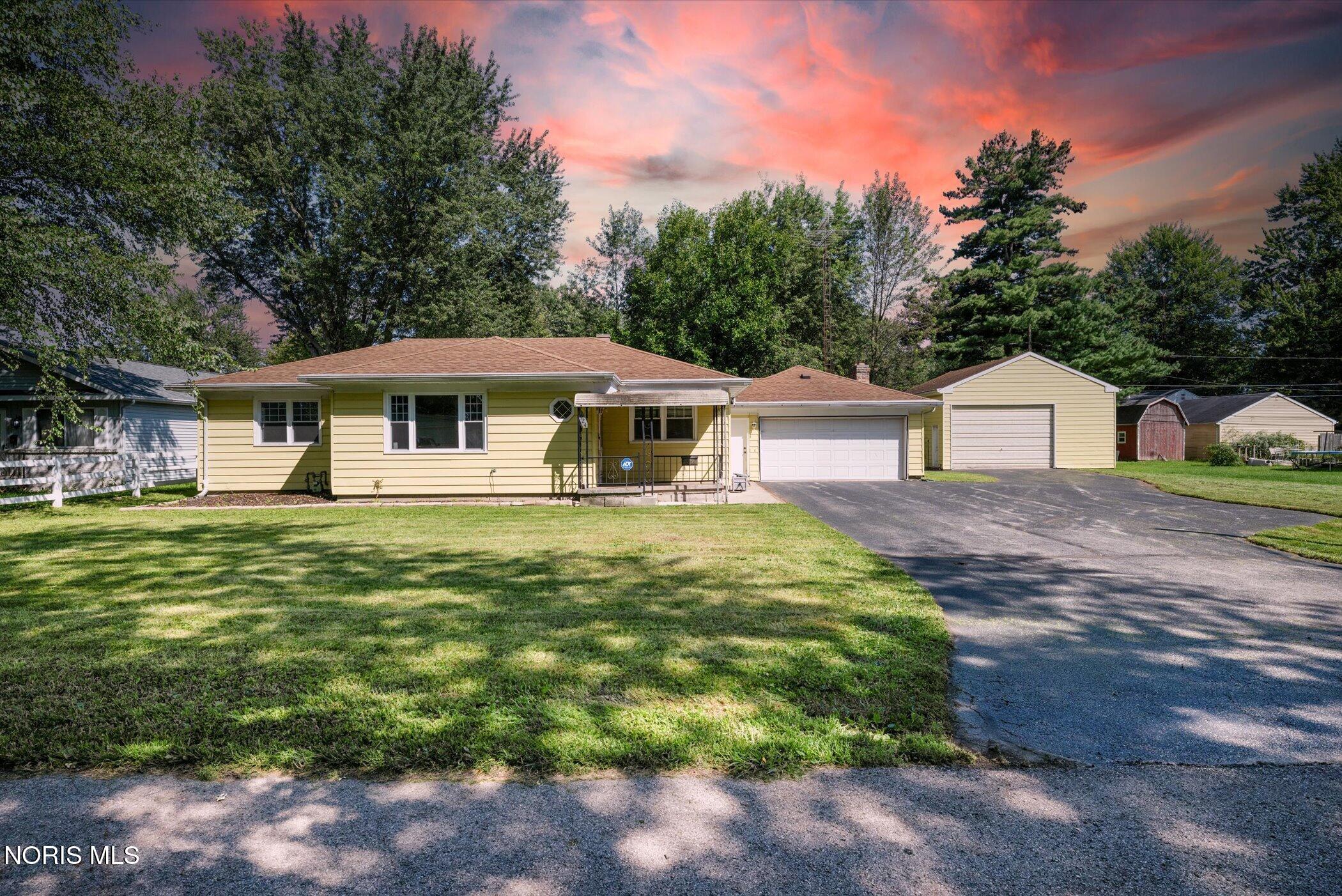 1924 Brancaster Road Toledo, OH 43615 - Photo 2 of 32 Gallery Image 2
