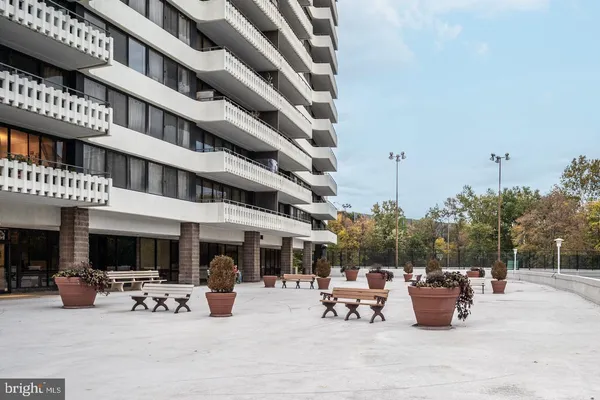 $2,300 | 6301 Stevenson Avenue, Unit 510, Alexandria, VA 22304