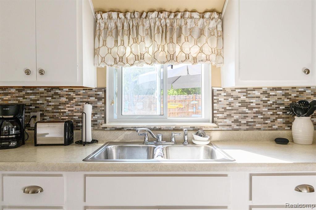 6174 Flushing Road Flushing, MI 48433 - Photo 22 of 51