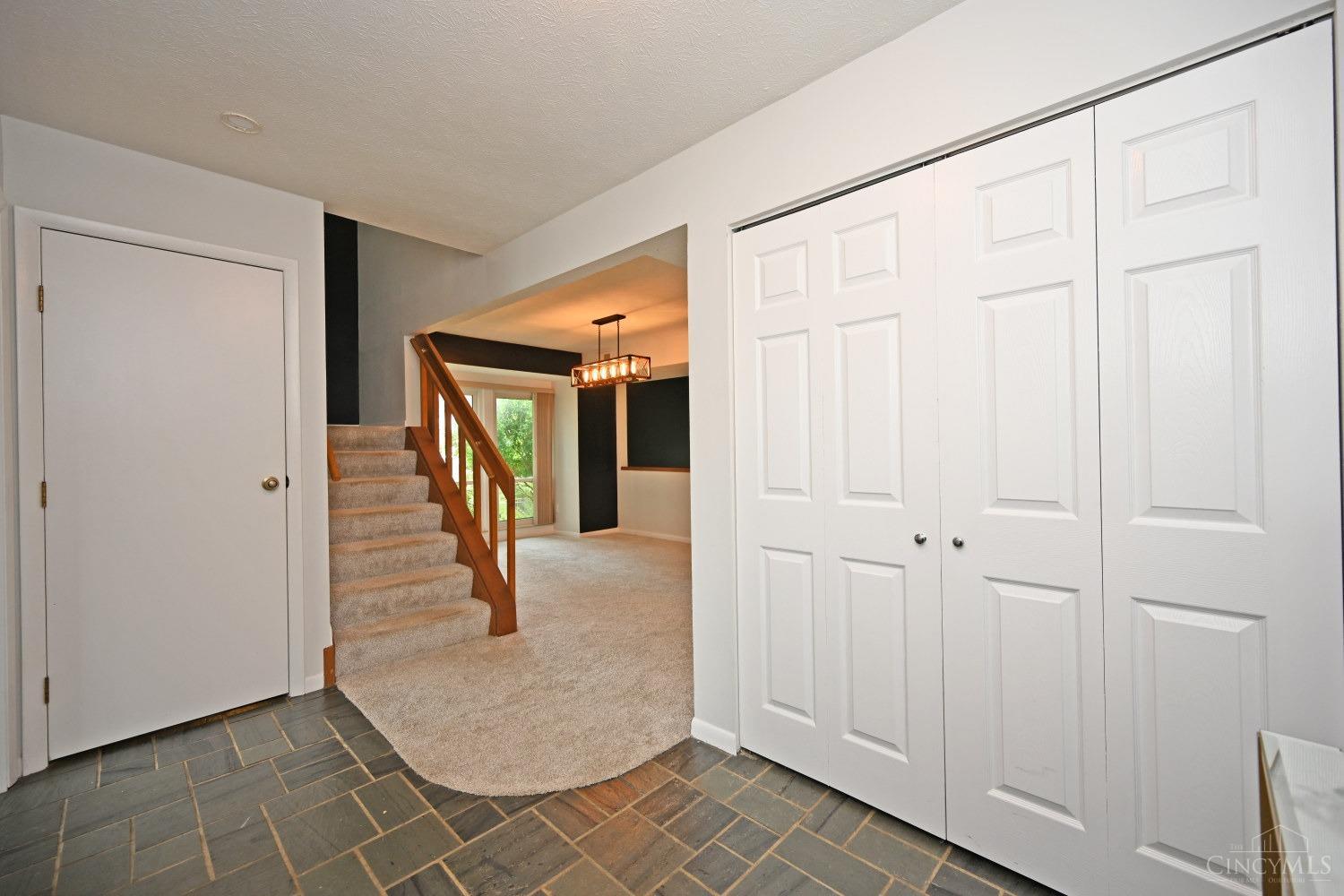 7284 East Galbraith Road Cincinnati, OH 45243 - Photo 9 of 58