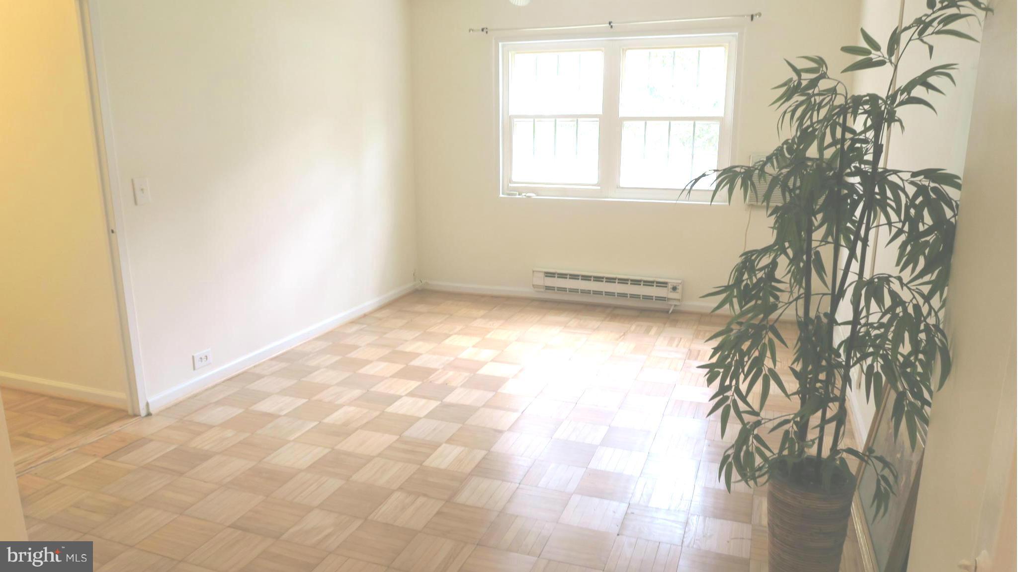 1601 Preston Road, Unit 1601 Alexandria, VA 22302 - Photo 14 of 20 Huge master bedroom w/ ceiling fans and 3 closets