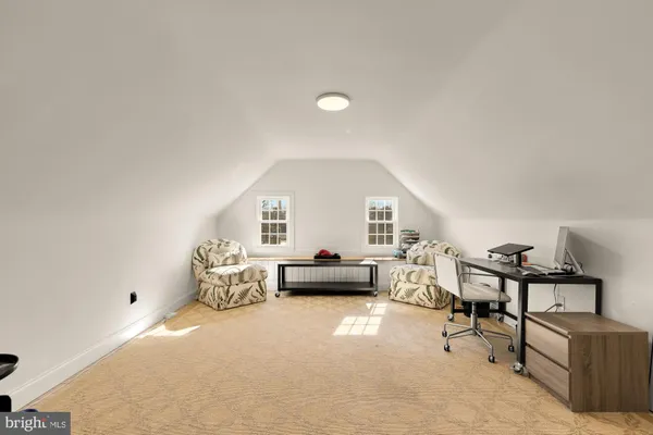 a view of livingroom with furniture