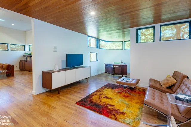 $2,500,000 | 712 Ladd Road | North Riverdale