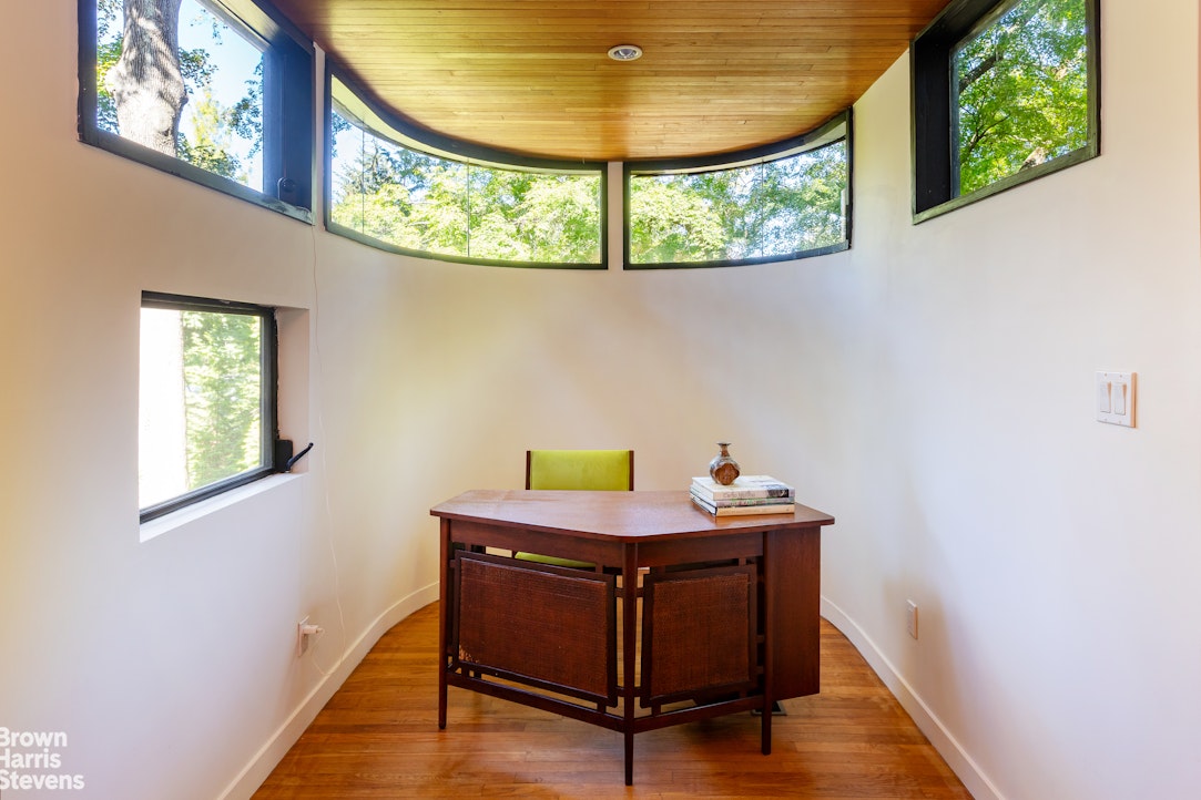 712 Ladd Road Bronx, NY 10471 - Photo 12 of 34 a room with a table and window