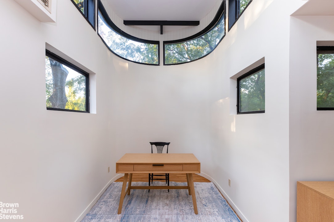 712 Ladd Road Bronx, NY 10471 - Photo 22 of 34 a view of a livingroom with furniture and wooden floor