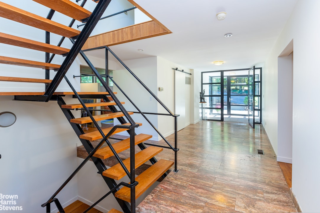 712 Ladd Road Bronx, NY 10471 - Photo 23 of 34 a view of entryway