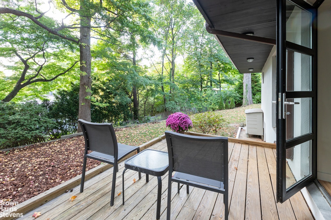 712 Ladd Road Bronx, NY 10471 - Photo 27 of 34 a patio with table and chairs and potted plants