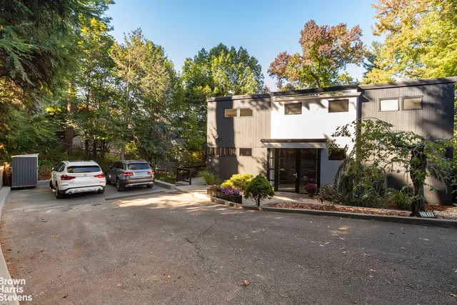 $2,500,000 | 712 Ladd Road | North Riverdale