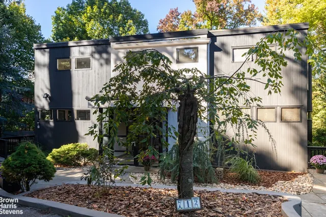 $2,500,000 | 712 Ladd Road | North Riverdale