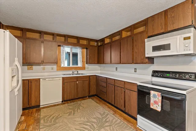 $225,000 | 709 Park Shore Drive, Cassopolis, MI 49031