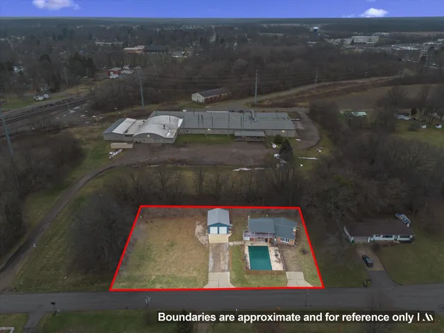 $225,000 | 709 Park Shore Drive, Cassopolis, MI 49031